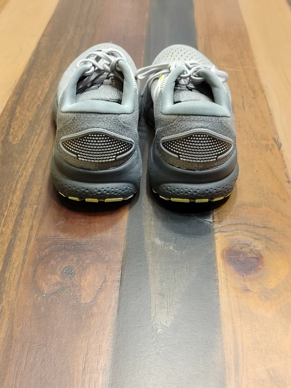 Brooks Ghost 16 Men's Road Running Shoe Fair Condition Size 9.5 Men.